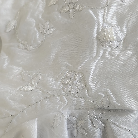 Gorgeous beaded, Satin embroidered Communion dress with cluster pearls. - Picture 6 of 6